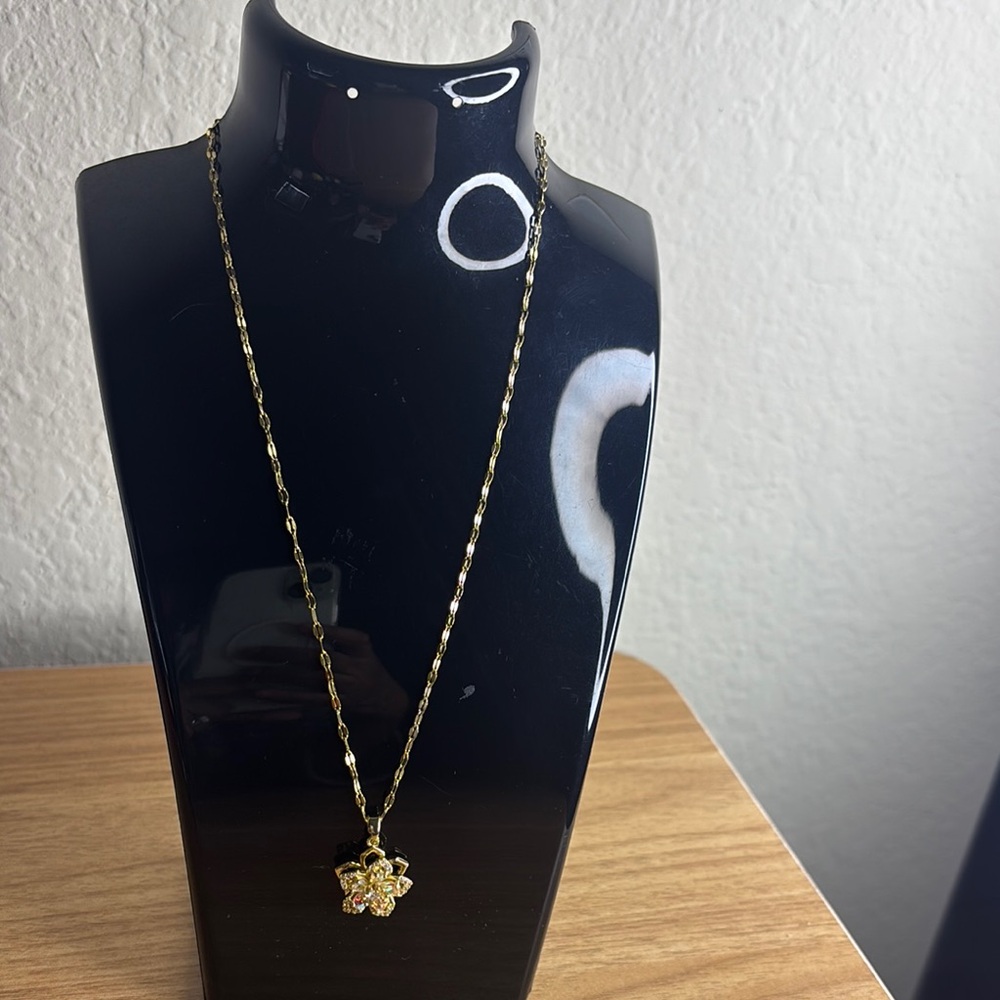 Stainless Steel 5-petal Flower Necklace with Rotating Pendant